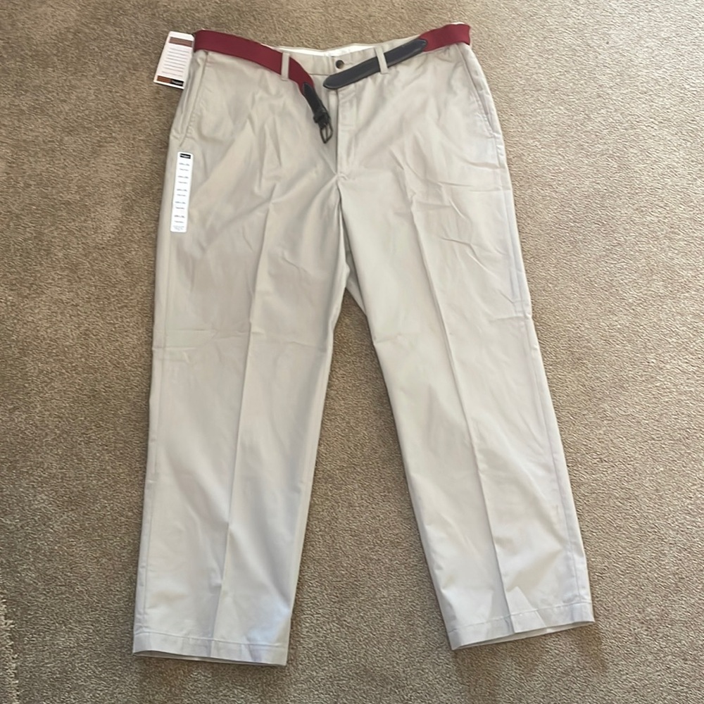 NWT - Haggar Plain Front Classic Fit Poplin Khaki - Size 42W 30L